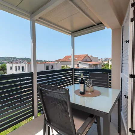 Nevistic Lägenhet *