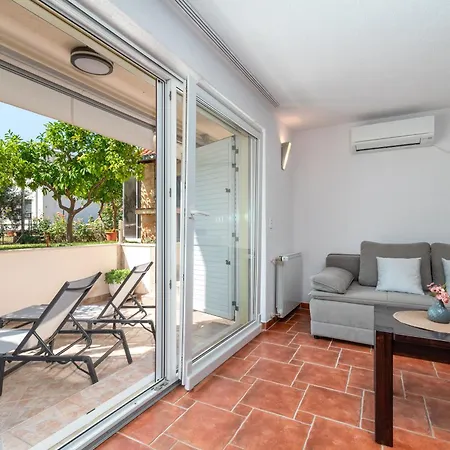 Nevistic Apartament