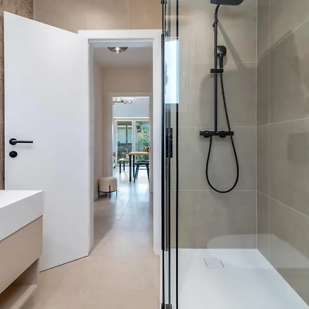 Nevistic Τρογκίρ