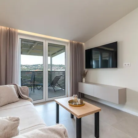 Nevistic Apartment *