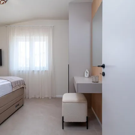 Nevistic Apartment