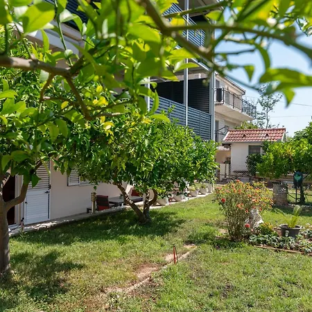Nevistic Apartament *