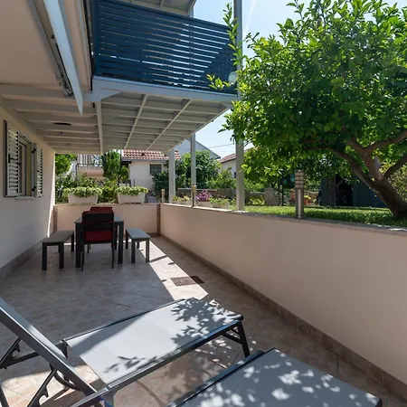 Nevistic Τρογκίρ