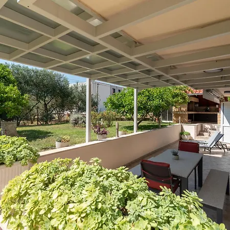 Nevistic Διαμέρισμα *