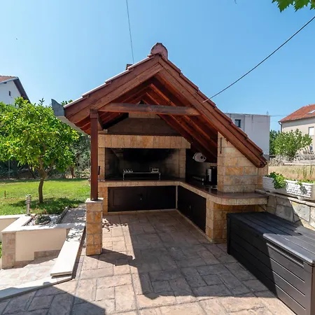 Apartament Nevistic